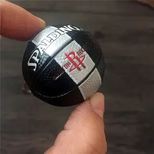 NBA球隊隊徽掛件 迷你斯伯丁籃球挂件  籃球挂件手環 nba紀念品 湖人勇士馬刺騎士鑰匙扣包包