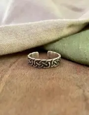 Women's Solid Metal Unique Style Adjustable Toe Ring White Gold Plated Silver