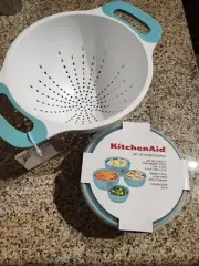 KitchenAid Food Storage Bowls with Lids Aqua Sky Set of 4 New& 3 quart Colander