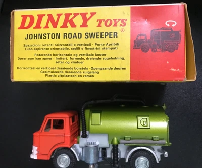 Dinky Toys GB #451 Ford D800 Johnston Road Sweeper