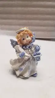 Cornerstone Creations Resin Angel with Latern 2000 (M)