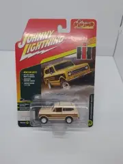 JOHNNY LIGHTNING CLASSIC GOLD 1979 INTERNATIONAL SCOUT ll BUFF PAINT 1 OF 1256