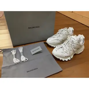 (已出）保證真品全新Balenciaga 巴黎世家track 全白老爹鞋尺寸43，全新，鞋底無變質，鞋盒配件完整
