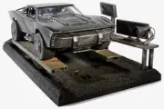 Mattel Hot Wheels The Batman The Ultimate Batmobile RC Car - HCD18-9993 *MINT*