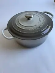 Brand New Le Creuset Signature Enameled Cast Iron Dutch Oven, 7 1/4 Qt - Nutmeg