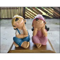 在飛比找蝦皮購物優惠-鄉村田園風 波麗製可愛男孩女孩坐姿娃娃一對 童話風男生女生公