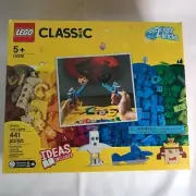 LEGO Classic Bricks & Lights Building Kit 441 pcs