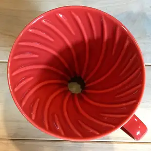 卡拉拉咖啡精品 日本 Hario V60 紅色 陶瓷 圓錐 濾杯 ( 1~4杯用 ) / VDC-02R
