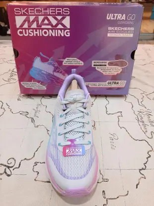 SKECHERS 女跑步系列 MAX CUSHIONING EUTE