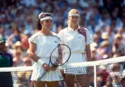 Steffi Graf of Germany Arantxa Sanchez Vicario of Spain pose toget- Old Photo