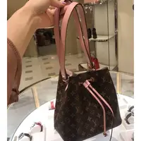 在飛比找蝦皮購物優惠-Lv 水桶包粉色 Louis Vuitton