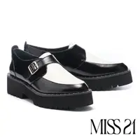 在飛比找momo購物網優惠-【MISS 21】微酸個性潮感撞色方釦鉚釘圓頭厚底鞋(白)