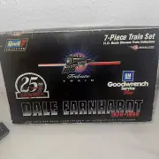 1999 Revell DALE EARNHARDT #3 25th GM Goodwrench 1/64 Scale 7 Piece HO Train Set