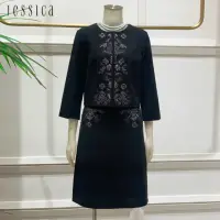 在飛比找momo購物網優惠-【JESSICA】高雅花卉刺繡假兩件套長袖洋裝235707