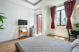 Urban Saigon - Double Room with Balcony