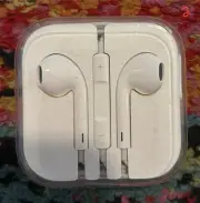 Apple iPhone EarPods Wired 3.5mm Headset Earbud Headphones New Original OEM