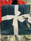 NWT UGG Australia BLISS SHERPA THROW, 50 x 70, RACING GREEN Colored