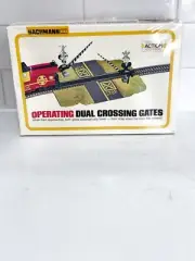 Vintage Bachmann Operating Dual Crossing Gates #3027 HO Scale Model Train Sealed
