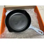 (全新未使用) LE CREUSET 琺瑯鑄鐵單柄圓煎盤26CM(海岸藍)