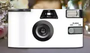 12 x White Disposable Wedding Cameras 27exp, flash & matching table cards