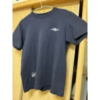 在飛比找蝦皮購物優惠-(二手）JP464銀漿字體T-shirt Dark blue