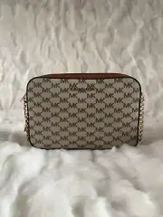 NWT Michael Kors Jet Set Item Logo Large EW Crossbody - Natural/Luggage