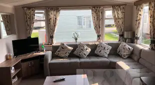 R&A caravan Hire - Golden Sands