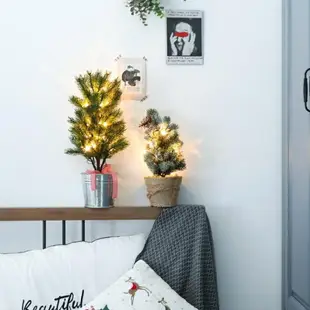 聖誕樹 聖誕樹盆栽桌面擺件夜燈裝飾迷你松針雪松樹飾品家用場景布置創意 DF 交換禮物
