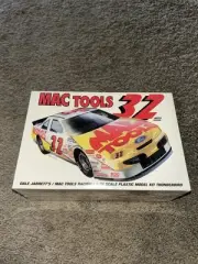 Monogram DJ124C 1/24 LE 32 Dale Jarrett Mac Tools Ford NASCAR Model Kit NIB