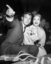 TAB HUNTER AND LORI NELSON - 8X10 PUBLICITY PHOTO (DD-596)