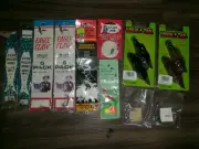 NEW LOT FISHING RIGS LEADERS HOOKS PLUS 2 PACKS OF WAVE-E TAIL LURES
