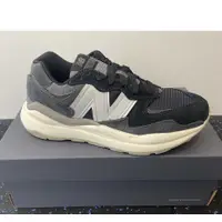 在飛比找蝦皮購物優惠-New Balance 復古鞋 中性-D楦  男女款情侶鞋休