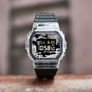 【CASIO 卡西歐】G-SHOCK 透明迷彩 經典方形電子錶(DW-5600SKC-1)