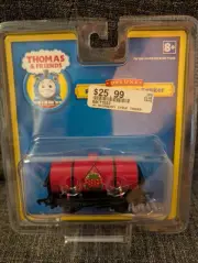 Bachmann 77033 RASPBERRY SYRUP TANKER (HO SCALE) Thomas and Friends NEW