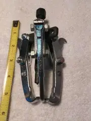 ADT- 3043 2TON CAPACITY TWO OR THREE JAW GEAR PULLER