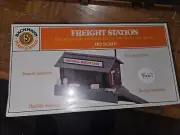 BACHMANN FREIGHT STATION, NEW IN BOX, HO SCALE