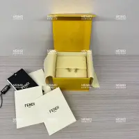 在飛比找Yahoo!奇摩拍賣優惠-30年老店 現貨 FENDI 耳環  垂吊式 水晶 耳環 金