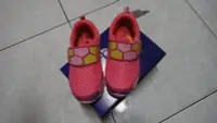 在飛比找Yahoo!奇摩拍賣優惠-女童鞋運動鞋17cm(珍櫃)