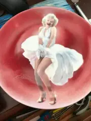 DELPHI BRADFORD EXCHANGE MARILYN MONROE PLATE--NIB----------------cl
