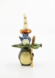 MY NEIGHBOR TOTORO: STACKING FIGURE - TOTORO WITH LEAF
