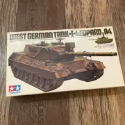 TAMIYA WEST GERMAN TANK LEOPARDA4 PLASTIC MODEL KIT 1:35 35112