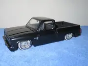 1985 CHEVY C-10 SILVERADO 1:24 JADA OPENING HOOD DOORS TAILGATE, WIRE WHEELS