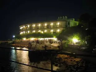華尼托普拉塔餐廳酒店