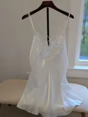 Dentelle Ivory Spaghetti Straps Lingerie With Faux Pearls & Sequins 1X NWT