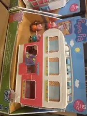 Peppa Pig Adventures Family Motorhome Toy - 18 Pieces