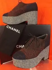 NIB CHANEL BURGUNDY TWO TONE TWEED CC PLATFORM OXFORDS WEDGE HEEL 40 ITALY