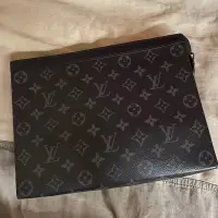 在飛比找蝦皮購物優惠-Louis Vuitton 路易威登 LV帆布拉鍊手拿包 男