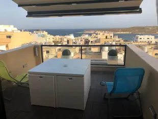 1. Sea View Luxury 2 Bed Penthouse close to Beach!