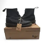 Dr. Doc Martens 11822 The ORIGINAL Black Leather AirWair 8-Eye 10 8 M 9 US L