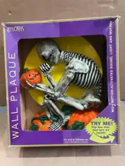 Halloween "The Thinker" Skeleton Battery Op Motion Activated Wall Plaque 1998 MB